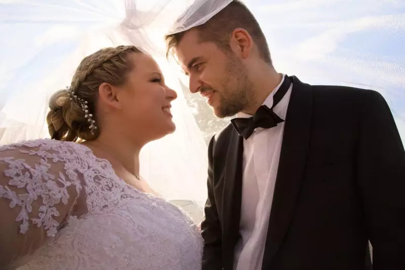 Photographe de mariage - séance photos couple vers le Moulin de l'Arc à Rousset