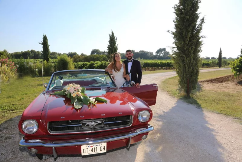 photographe mariage armenien le mas des aureliens arrivee voiture maries