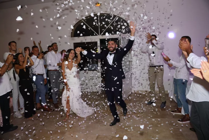 photographe mariage armenien le mas des aureliens pourrieres arrivee maries