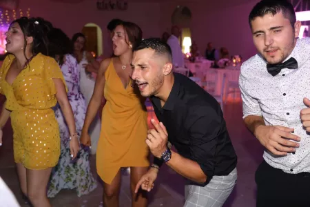 photographe mariage armenien le mas des aureliens pourrieres photos soiree dansante