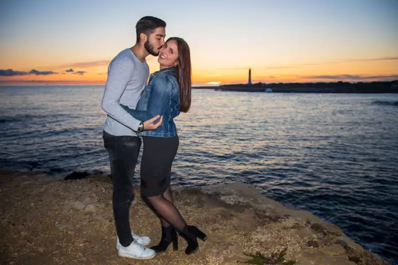 Photographe Séance photo couple en bord de mer à Martigues