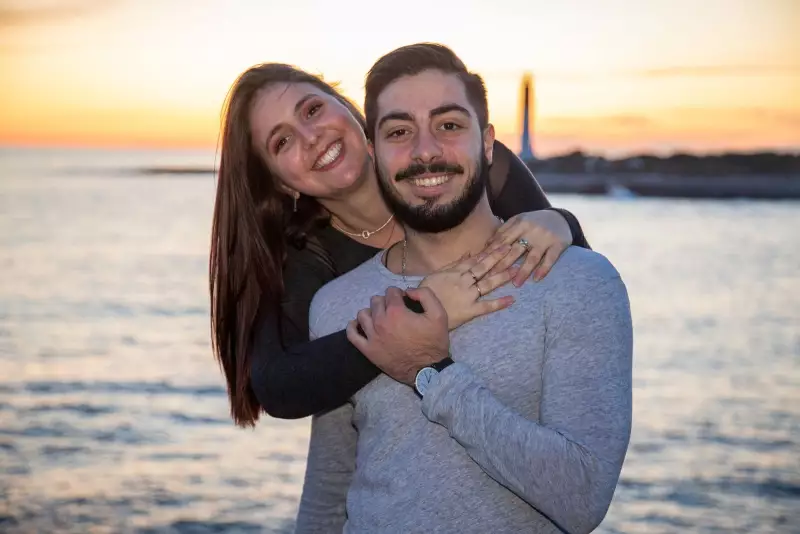 Photographe Séance photo couple en bord de mer à Martigues