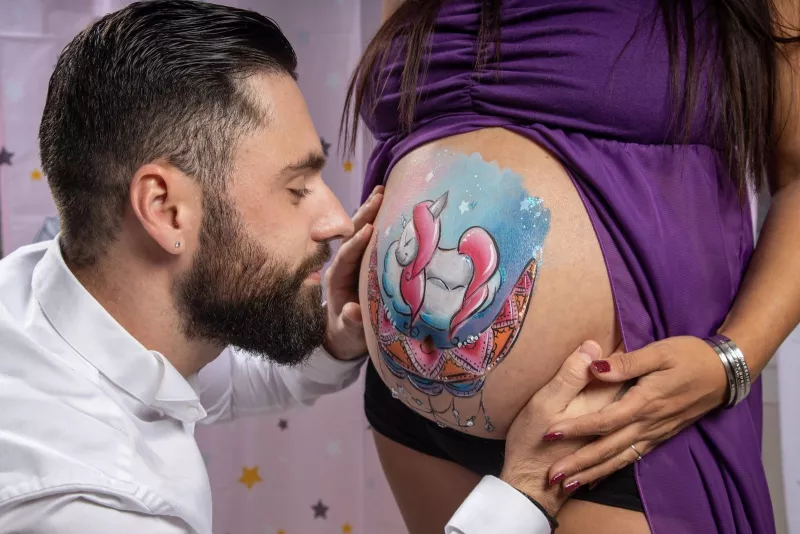 img grossesse couple peinture belly painting ventre femme enceinte