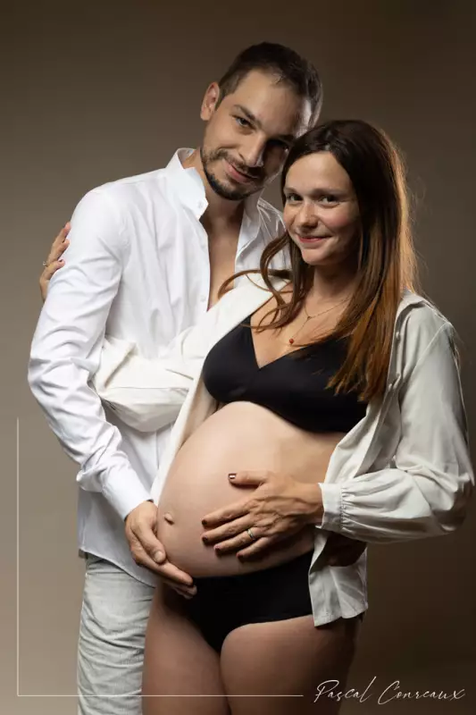 Photographe grossesse femme enceinte couple à Cadolive Bouches du Rhône 13 