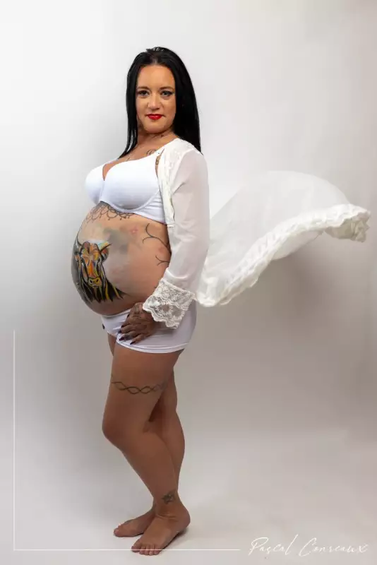 img photographe studio grossesse belly painting femme enceinte bouches du rhone