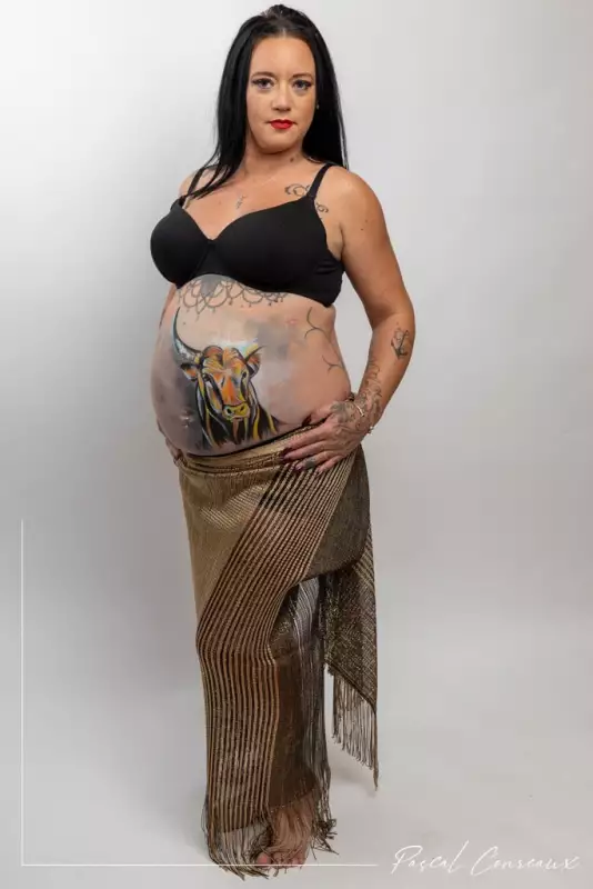 img photographe studio grossesse belly painting femme enceinte bouches du rhone