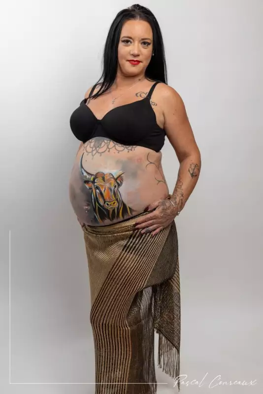 img photographe studio grossesse belly painting femme enceinte bouches du rhone