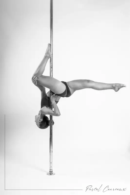 Photographe Shooting Pole Dance dans votre école de poledance en Provence