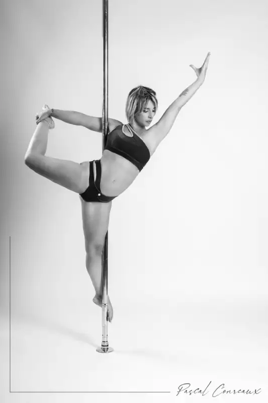 Photographe Shooting Pole Dance dans votre école de poledance en Provence