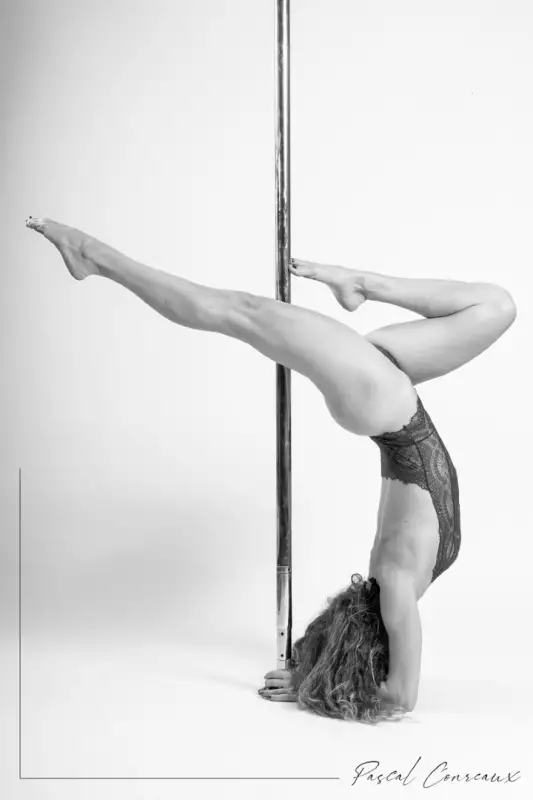 Photographe Shooting Pole Dance dans votre école de poledance en Provence