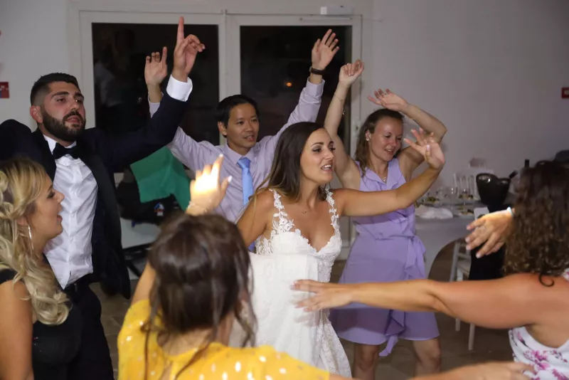 photographe mariage armenien le mas des aureliens pourrieres photos soiree dansante 2053