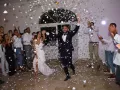 Photographe de mariage - entrée des mariés au mas des auréliens