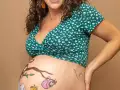 Photographe Grossesse en studio photo pour femme enceinte avec belly painting